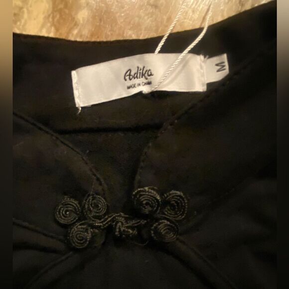 NWT Adika Black High-Neck cutout Tank Top Size Medium NEW - Picture 2 of 6